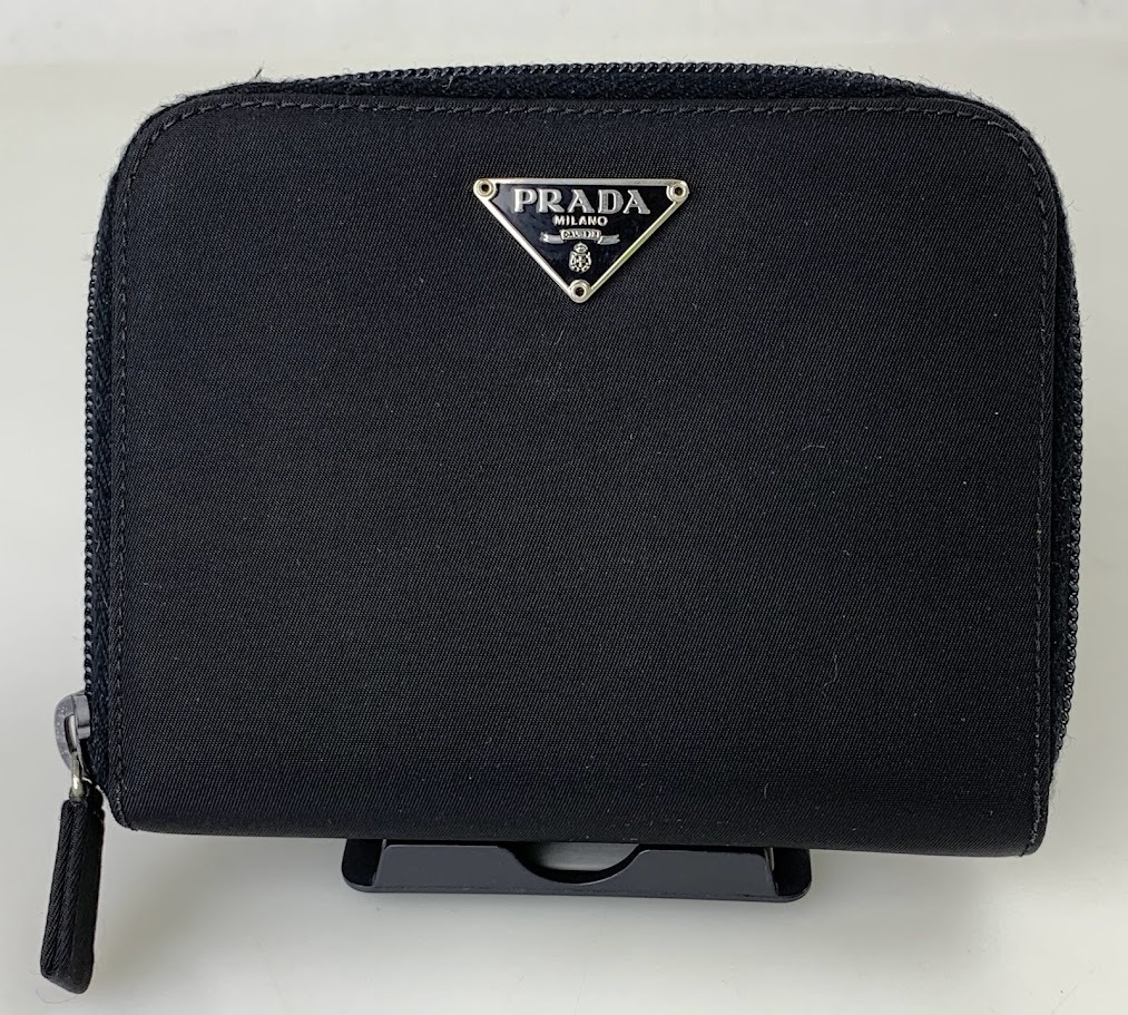 PRADA 二つ折り財布をお買取りさせて頂きました！