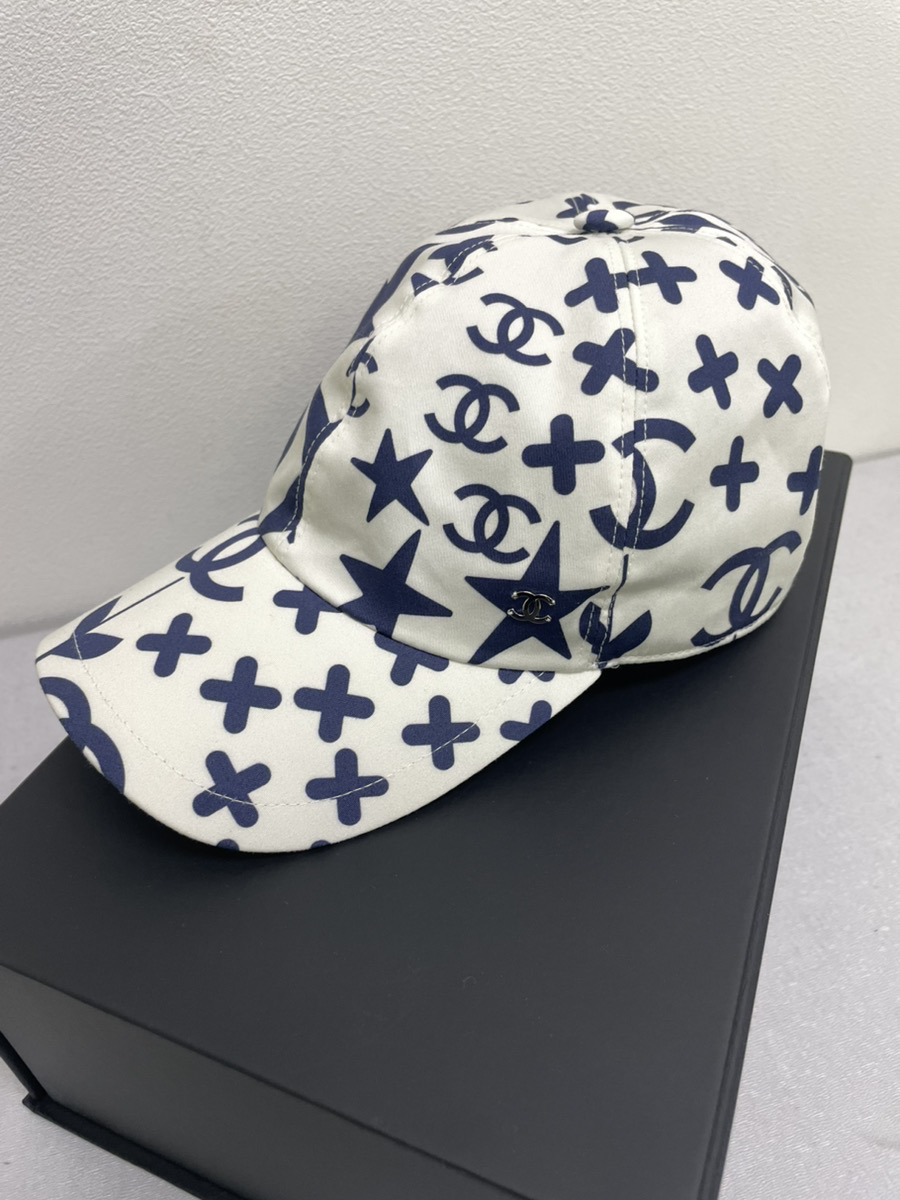 ハイブランドのアパレルも取り扱います！