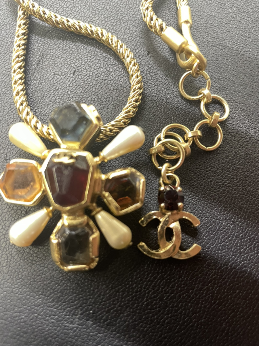 ブランドのヴィンテージアクセサリー探しています！