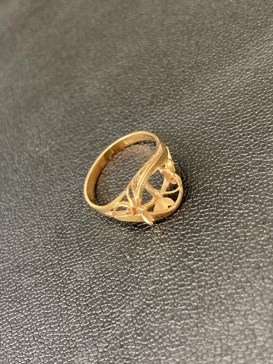 石が外れてしまったリングをお買取りさせて頂きました♪