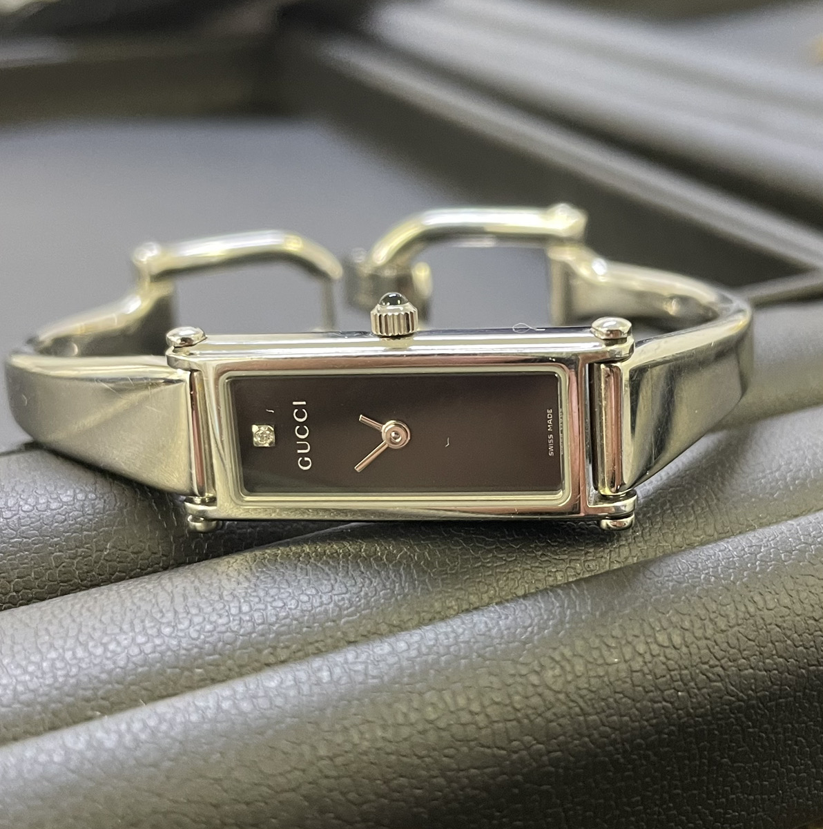グッチのバングルウォッチを買取いたしました。