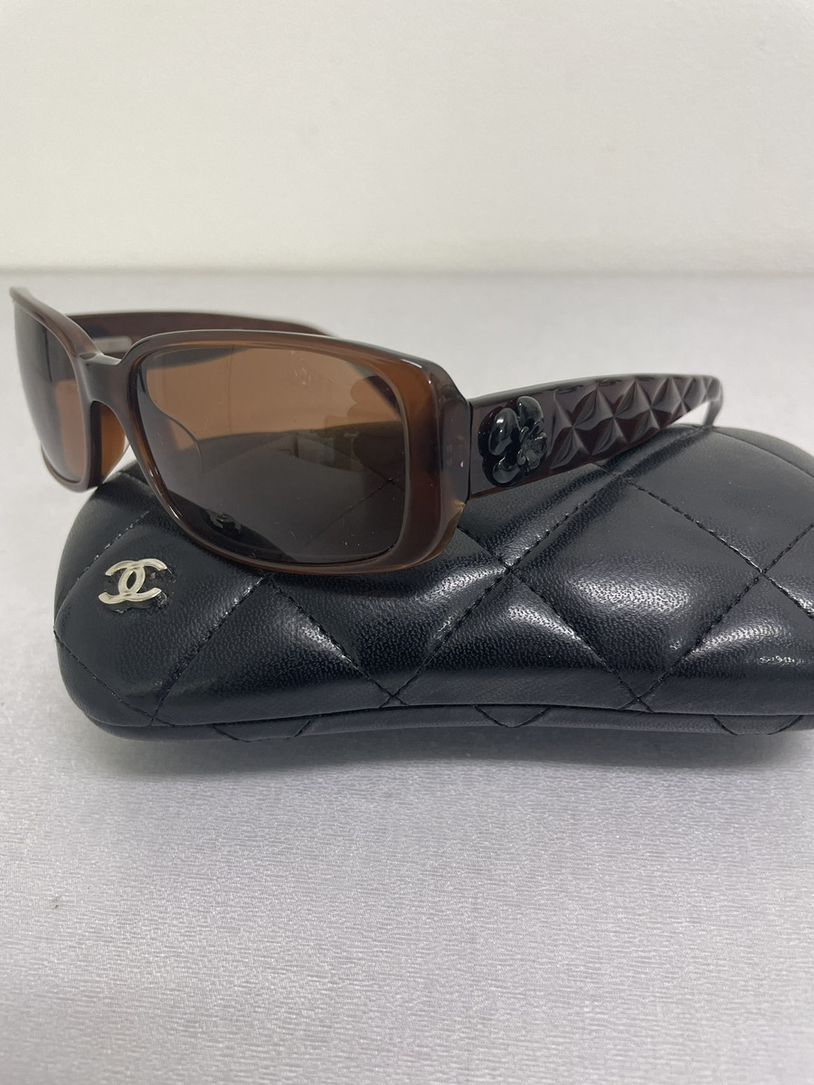 シャネルのアクセサリー・アパレルは飯能駅北口店まで！