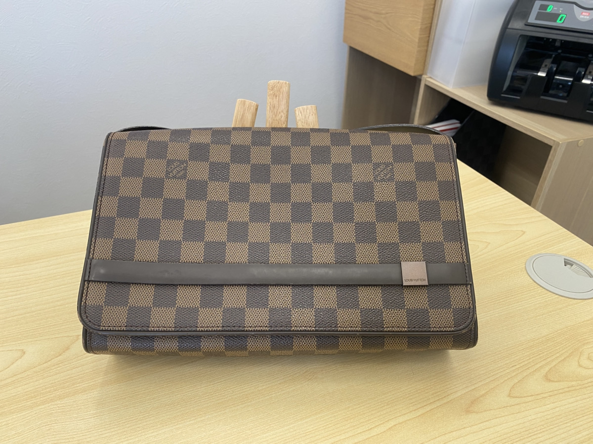 持ち手が真っ二つに剥がれてしまってるんだけど、、