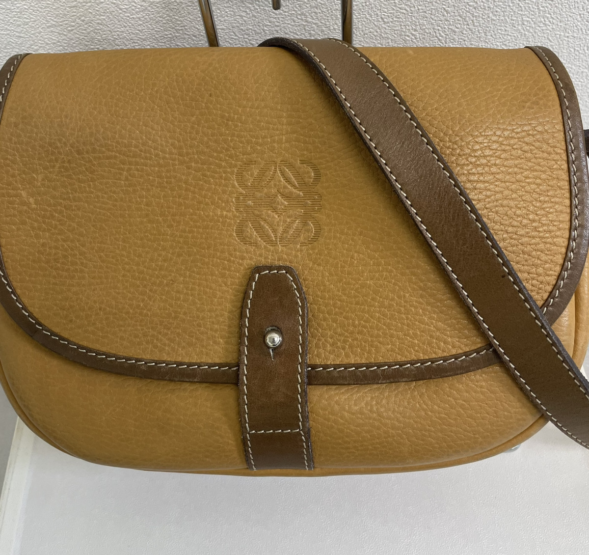 ロエベのシンプルロゴバッグ！